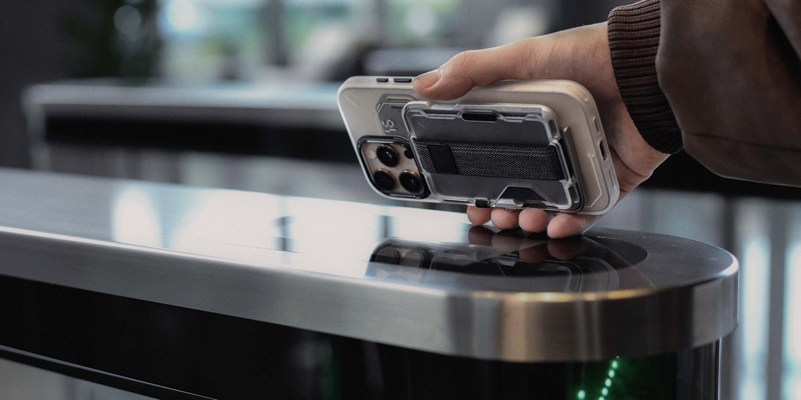iPhone用ウォレットケース vs スマホ用ウォレット:どちらが良い?