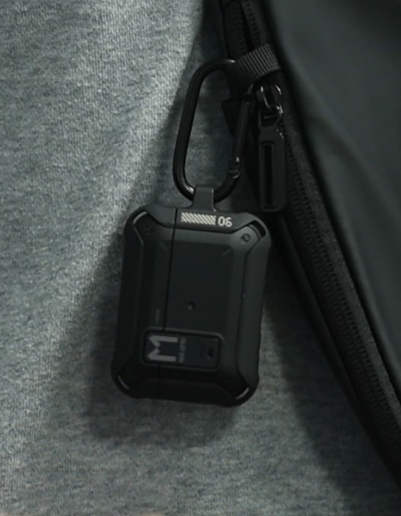 A19 Airpods Pro 用 保護ケース ロック&キーホルダー付き