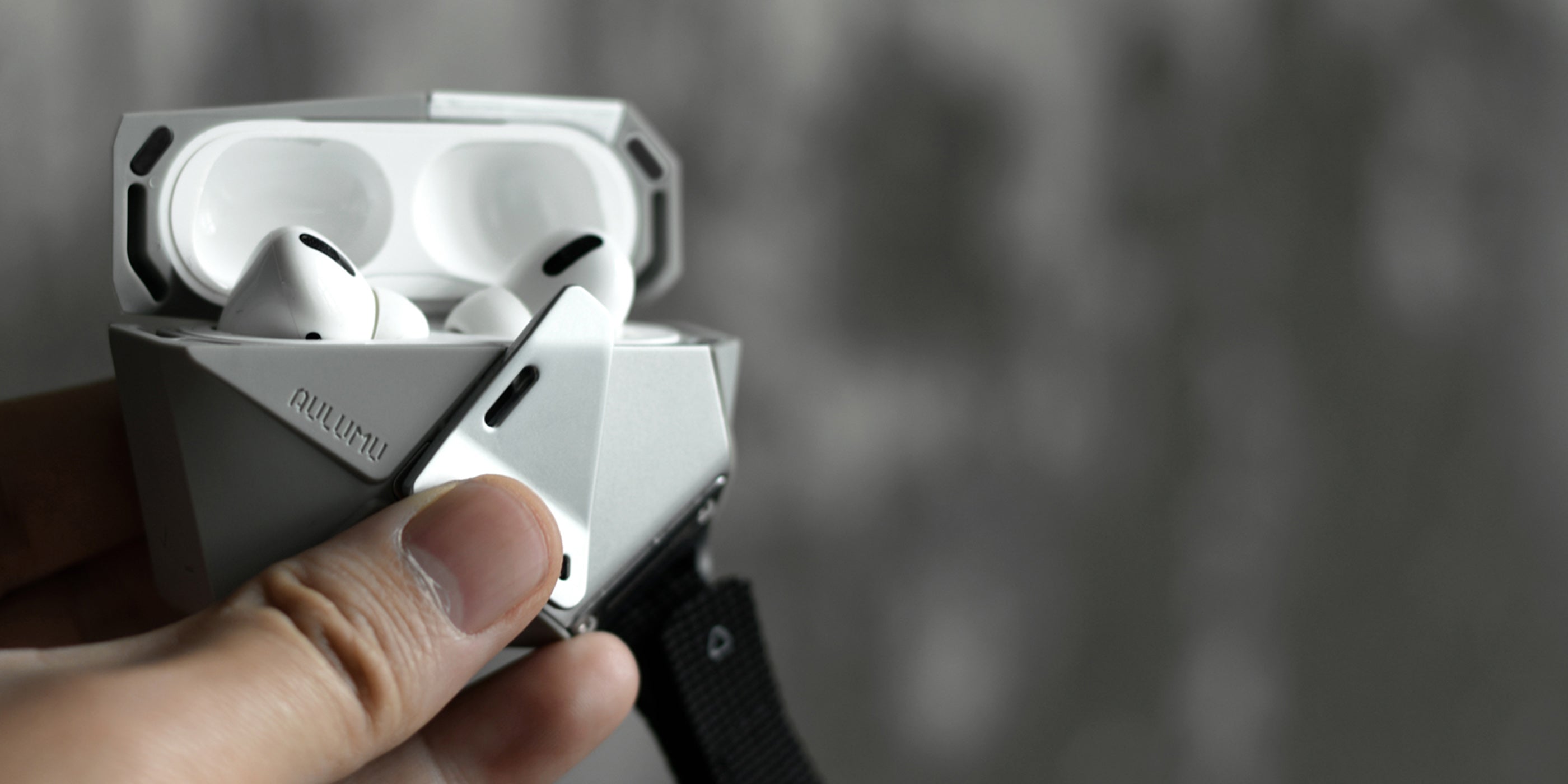 AirPodsケースが充電されない？慌てないで。本当の原因はこれだ