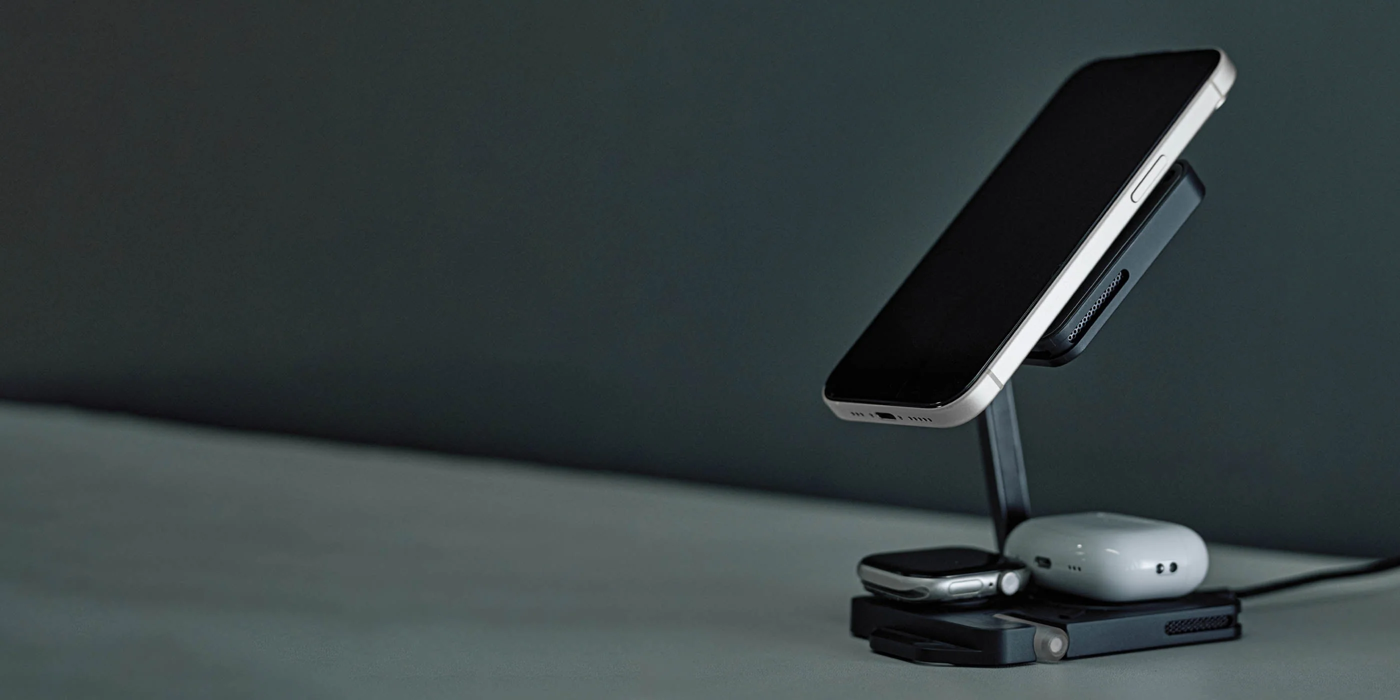 MagSafeの用途とは？スマホケース、充電器、アクセサリーについて解説